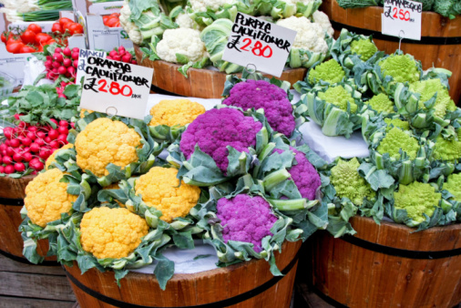 natale tavola cavolfiori verdi arancio viola