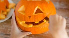 7 mosse intagliare zucca halloween foto