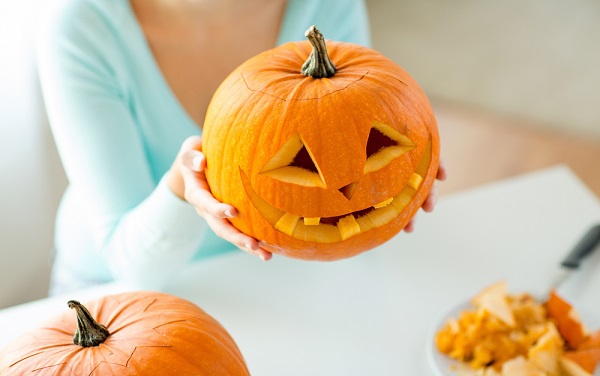 7 mosse intagliare zucca halloween foto