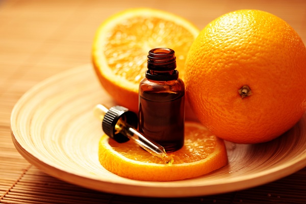 olio essenziale di arancio e arance